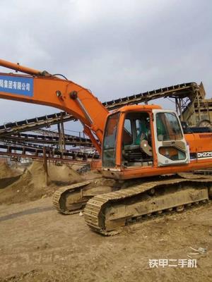 斗山DH225LC-7挖掘機(jī)